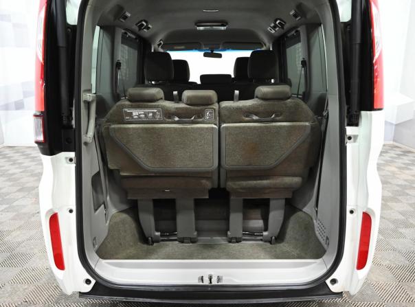 Honda Stepwgn V с пробегом 2017 года, цена 2 250 000 рублей, 84500 км, минивэн, Автокод Объявления