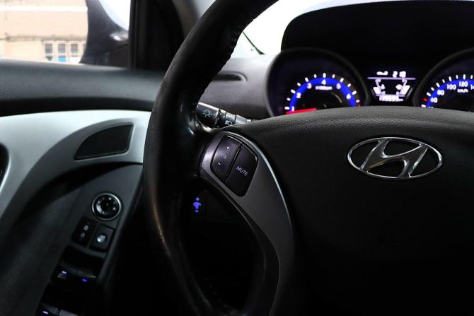 Hyundai Elantra V (MD) Рестайлинг с пробегом 2015 года, цена 947 000 рублей, 140000 км, седан, Автокод Объявления