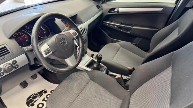 Opel Astra H Рестайлинг с пробегом 2011 года, цена 630 000 рублей, 174640 км, универсал, Автокод Объявления