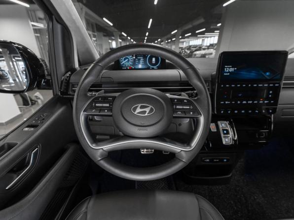 Hyundai Staria I с пробегом 2024 года, цена 5 750 000 рублей, 17350 км, минивэн, Автокод Объявления