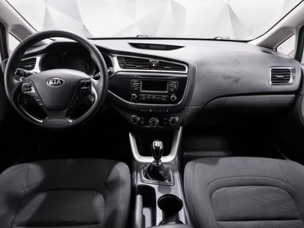Kia Ceed II Рестайлинг с пробегом 2017 года, цена 1 099 000 рублей, 141000 км, хэтчбек, Автокод Объявления