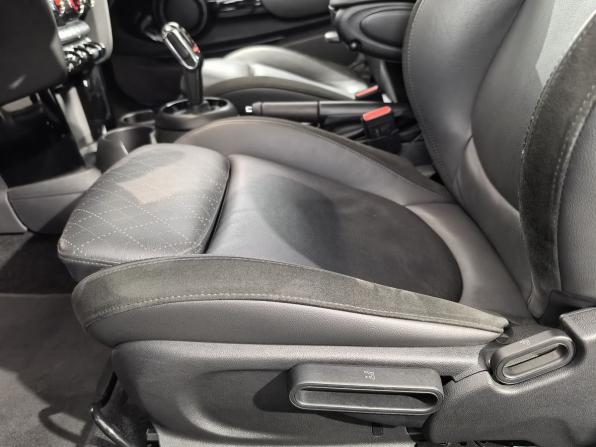 Mini Hatch III (F55/F56) Рестайлинг 2 с пробегом 2021 года, цена 3 199 700 рублей, 15841 км, хэтчбек, Автокод Объявления