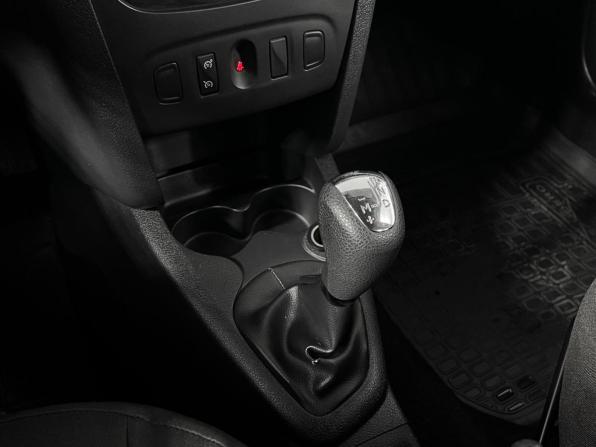 Renault Sandero II с пробегом 2015 года, цена 767 300 рублей, 142375 км, хэтчбек, Автокод Объявления