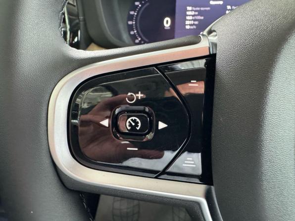 Volvo XC60 II Рестайлинг 2 с пробегом 2025 года, цена 7 800 000 рублей, 571 км, внедорожник, Автокод Объявления