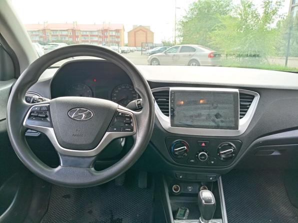 Hyundai Solaris II с пробегом 2019 года, цена 999 000 рублей, 151677 км, седан, Автокод Объявления
