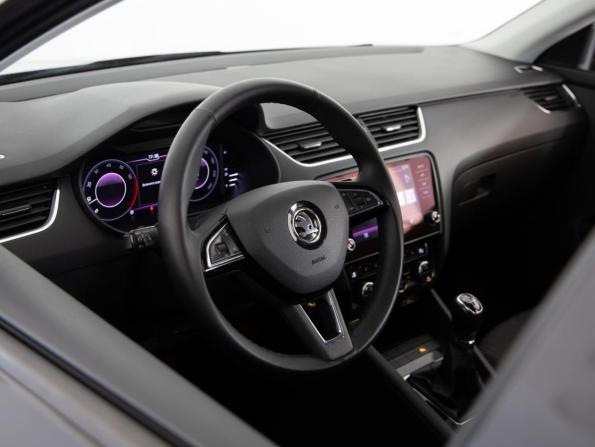 Skoda Octavia III (A7) Рестайлинг с пробегом 2019 года, цена 1 599 000 рублей, 159035 км, лифтбек, Автокод Объявления