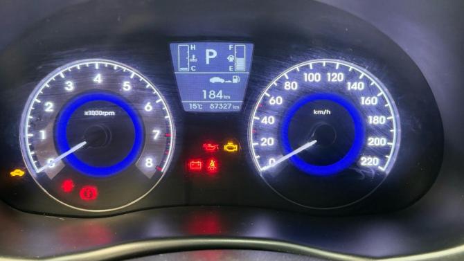 Hyundai Solaris I Рестайлинг с пробегом 2015 года, цена 999 000 рублей, 87322 км, хэтчбек, Автокод Объявления