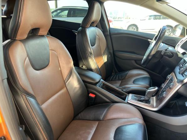 Volvo V40 Cross Country I с пробегом 2013 года, цена 1 150 000 рублей, 129417 км, хэтчбек, Автокод Объявления