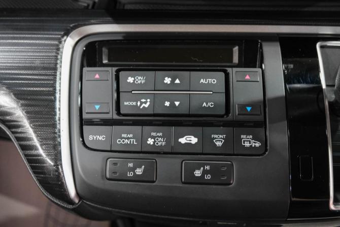Honda Stepwgn V с пробегом 2015 года, цена 1 799 000 рублей, 132723 км, минивэн, Автокод Объявления