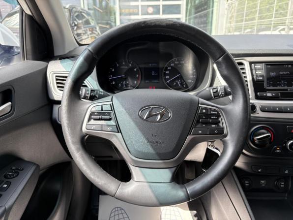 Hyundai Solaris II с пробегом 2019 года, цена 1 360 000 рублей, 131850 км, седан, Автокод Объявления