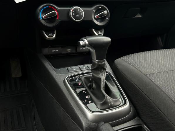 Kia Rio IV Рестайлинг с пробегом 2021 года, цена 1 538 700 рублей, 115473 км, хэтчбек, Автокод Объявления