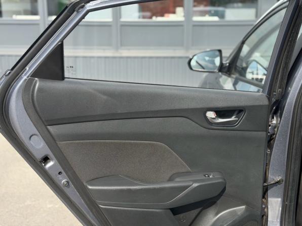 Hyundai Solaris II с пробегом 2019 года, цена 1 330 000 рублей, 44252 км, седан, Автокод Объявления