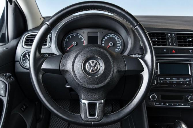 Volkswagen Polo V с пробегом 2014 года, цена 879 000 рублей, 266170 км, седан, Автокод Объявления