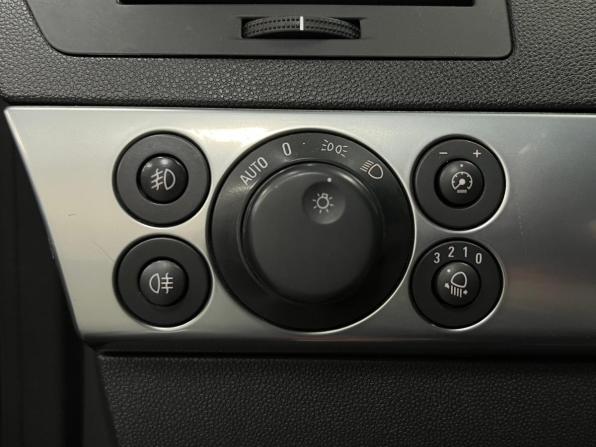 Opel Astra H Рестайлинг с пробегом 2012 года, цена 620 000 рублей, 178117 км, седан, Автокод Объявления
