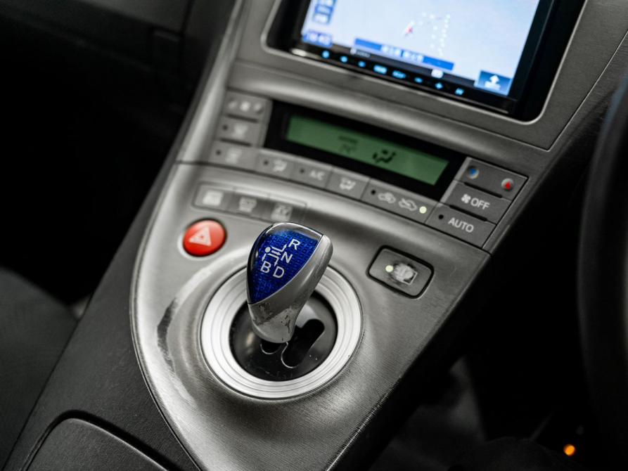 Toyota Prius III Рестайлинг (XW30) Красноярск  - изображение 14