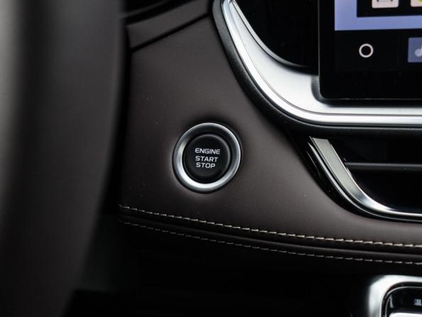 Geely Monjaro I с пробегом 2025 года, цена 4 100 000 рублей, 3000 км, внедорожник, Автокод Объявления
