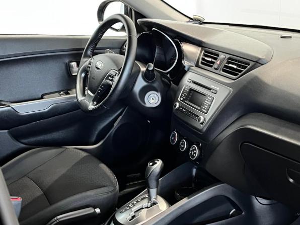 Kia Rio III Рестайлинг с пробегом 2017 года, цена 1 099 000 рублей, 128685 км, седан, Автокод Объявления