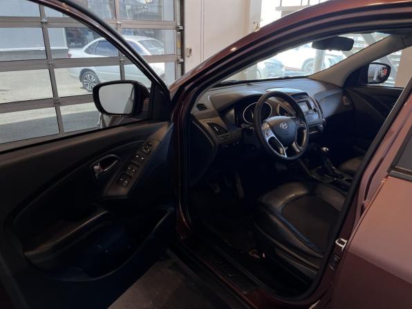 Hyundai ix35 I Рестайлинг с пробегом 2014 года, цена 1 100 000 рублей, 261826 км, внедорожник, Автокод Объявления