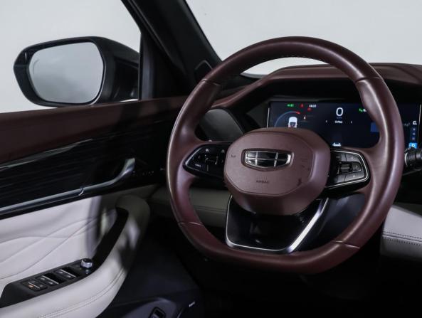 Geely Monjaro I с пробегом 2023 года, цена 3 168 000 рублей, 51842 км, внедорожник, Автокод Объявления