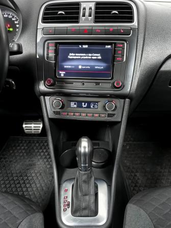 Volkswagen Polo V Рестайлинг с пробегом 2018 года, цена 1 377 000 рублей, 115416 км, седан, Автокод Объявления
