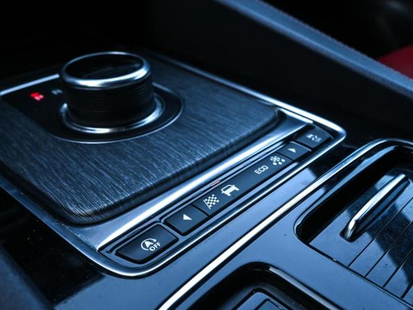 Jaguar F-Pace I Рестайлинг с пробегом 2020 года, цена 3 599 000 рублей, 121300 км, внедорожник, Автокод Объявления