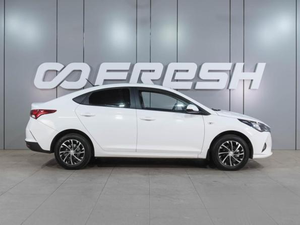 Hyundai Solaris II Рестайлинг с пробегом 2021 года, цена 1 599 000 рублей, 112237 км, седан, Автокод Объявления