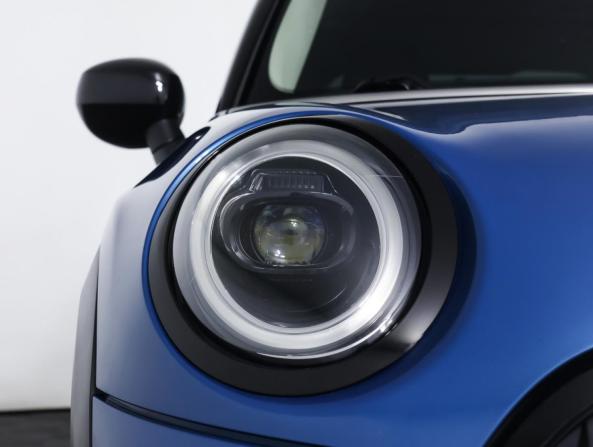 Mini Hatch III (F55/F56) Рестайлинг 2 с пробегом 2021 года, цена 3 467 000 рублей, 27016 км, хэтчбек, Автокод Объявления