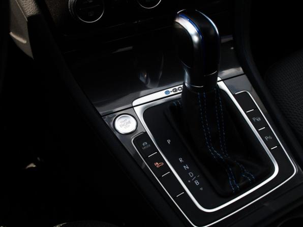 Volkswagen Golf VII Рестайлинг с пробегом 2019 года, цена 1 788 000 рублей, 41000 км, хэтчбек, Автокод Объявления
