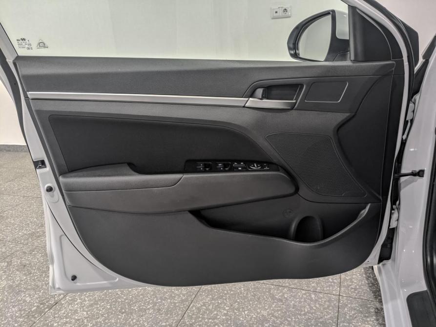 Hyundai Elantra VI (AD) Рестайлинг Москва  - изображение 18