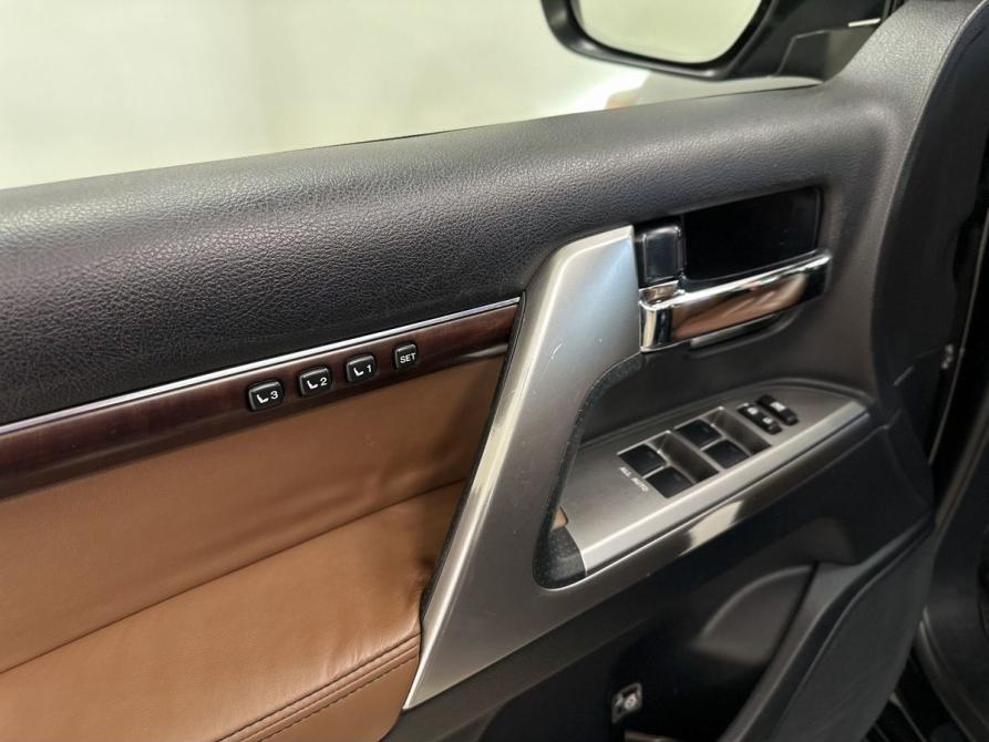 Toyota Land Cruiser 200 Series Рестайлинг 1 Санкт-Петербург  - изображение 14