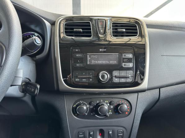 Renault Logan II с пробегом 2017 года, цена 1 095 000 рублей, 84564 км, седан, Автокод Объявления