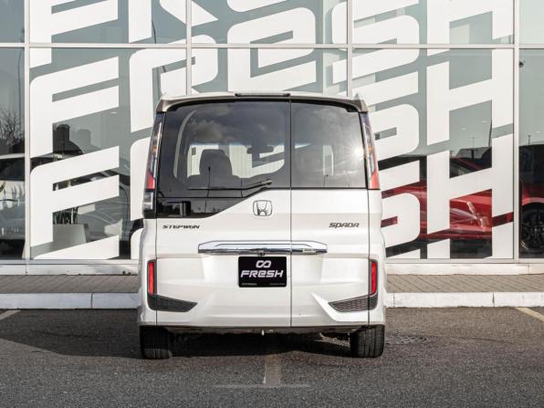 Honda Stepwgn V Рестайлинг с пробегом 2018 года, цена 2 320 000 рублей, 75960 км, минивэн, Автокод Объявления