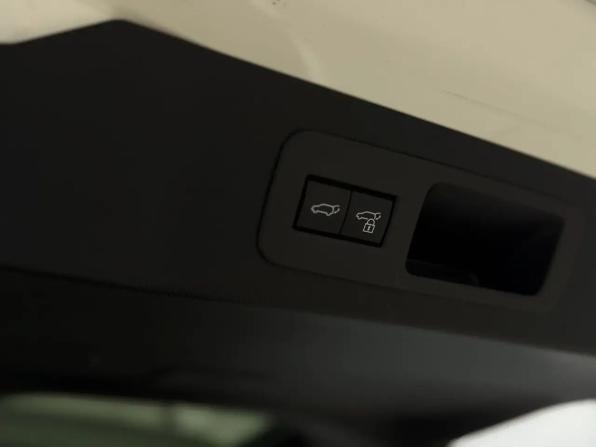 Toyota Land Cruiser 300 Series с пробегом 2023 года, цена 10 880 000 рублей, 50320 км, внедорожник, Автокод Объявления