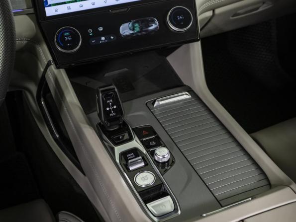 Lynk &amp; Co 09 с пробегом 2023 года, цена 5 599 000 рублей, 5939 км, внедорожник, Автокод Объявления