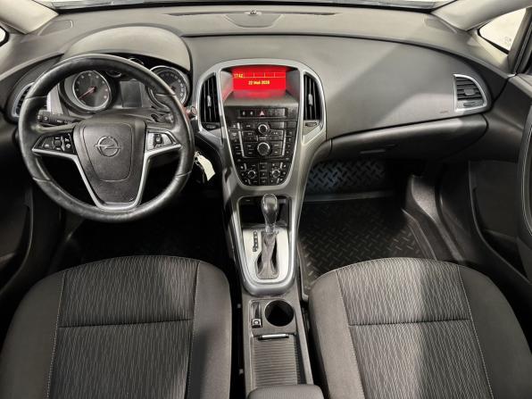 Opel Astra J Рестайлинг с пробегом 2014 года, цена 999 800 рублей, 90000 км, седан, Автокод Объявления