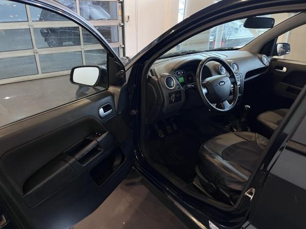 Ford Fusion I Рестайлинг с пробегом 2006 года, цена 280 000 рублей, 361496 км, хэтчбек, Автокод Объявления