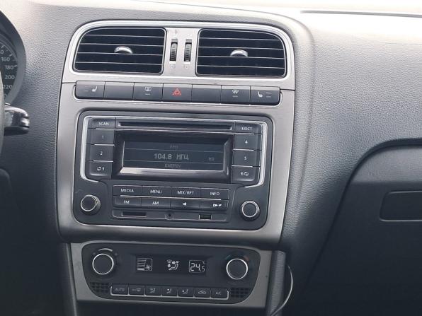 Volkswagen Polo V Рестайлинг с пробегом 2015 года, цена 785 000 рублей, 200909 км, седан, Автокод Объявления