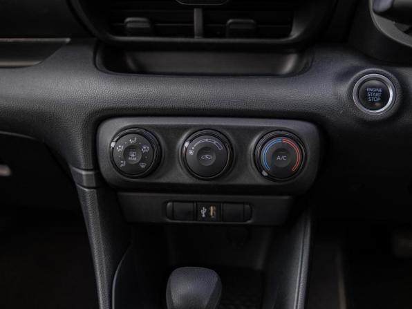 Toyota Yaris IV с пробегом 2021 года, цена 1 199 000 рублей, 151701 км, хэтчбек, Автокод Объявления