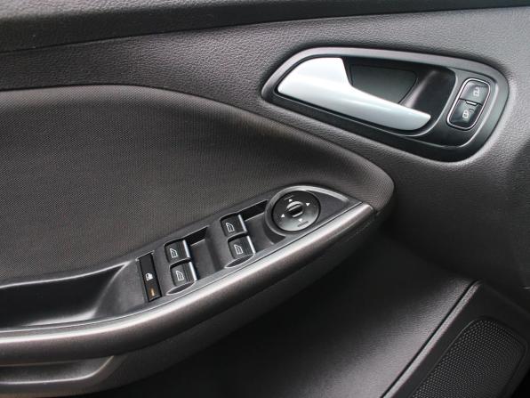 Ford Focus III Рестайлинг с пробегом 2016 года, цена 950 000 рублей, 186768 км, хэтчбек, Автокод Объявления