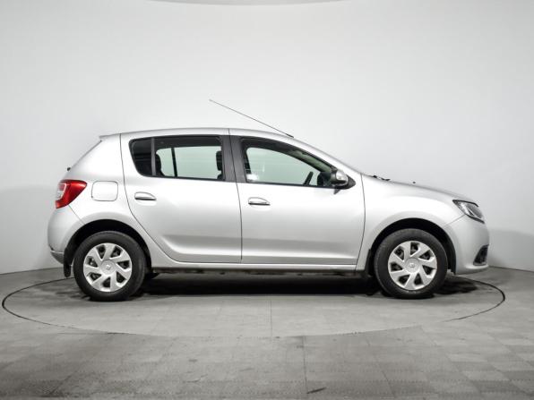 Renault Sandero II с пробегом 2015 года, цена 927 800 рублей, 34442 км, хэтчбек, Автокод Объявления