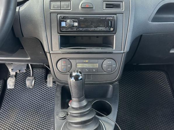 Ford Fiesta Mk5 с пробегом 2006 года, цена 340 000 рублей, 349548 км, хэтчбек, Автокод Объявления