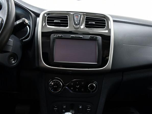 Renault Sandero II с пробегом 2015 года, цена 967 000 рублей, 94623 км, хэтчбек, Автокод Объявления
