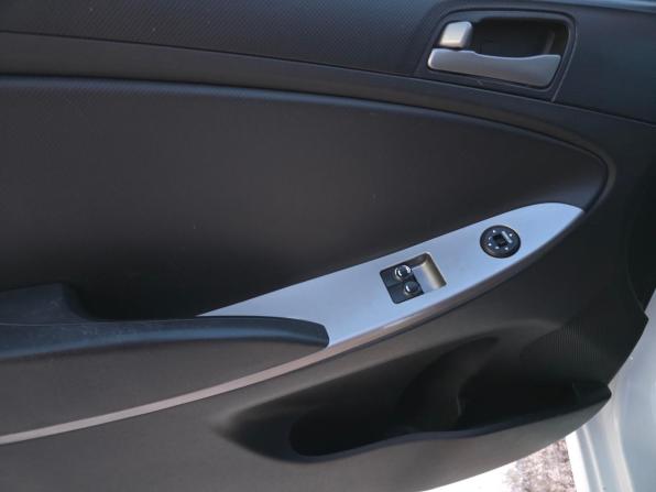Hyundai Solaris I Рестайлинг с пробегом 2015 года, цена 729 900 рублей, 176718 км, хэтчбек, Автокод Объявления