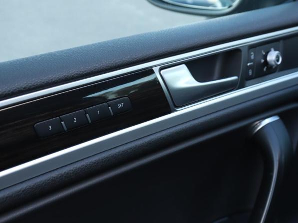 Volkswagen Touareg II Рестайлинг с пробегом 2016 года, цена 2 670 000 рублей, 220083 км, внедорожник, Автокод Объявления
