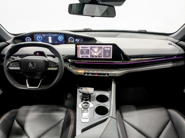 Changan UNI-V I с пробегом 2023 года, цена 2 150 000 рублей, 32676 км, лифтбек, Автокод Объявления