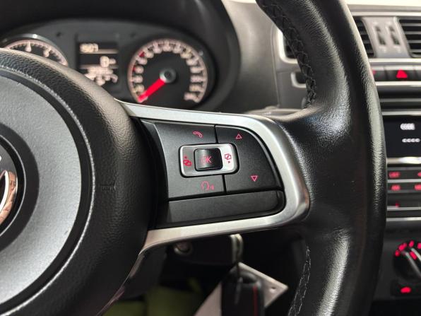 Volkswagen Polo V Рестайлинг с пробегом 2019 года, цена 1 160 000 рублей, 125848 км, седан, Автокод Объявления