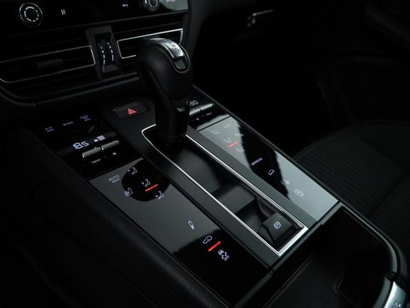 Porsche Macan I Рестайлинг 2 с пробегом 2023 года, цена 8 248 505 рублей, 18014 км, внедорожник, Автокод Объявления