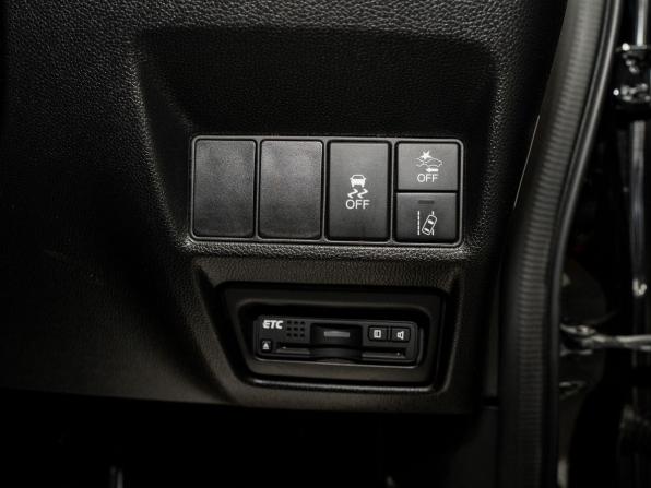 Honda Stepwgn V с пробегом 2017 года, цена 1 850 000 рублей, 113500 км, минивэн, Автокод Объявления