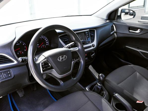 Hyundai Solaris II с пробегом 2018 года, цена 1 029 000 рублей, 140623 км, седан, Автокод Объявления