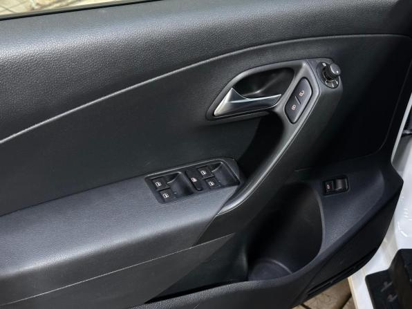Volkswagen Polo V Рестайлинг с пробегом 2019 года, цена 1 100 000 рублей, 133930 км, седан, Автокод Объявления